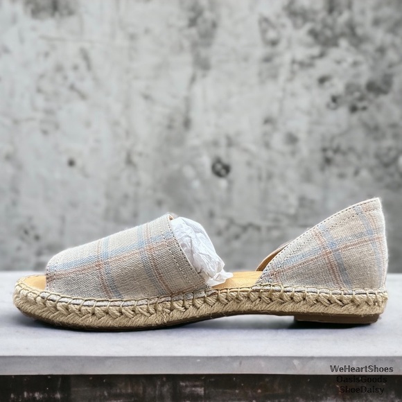 NIB Born Seak Slip On Comfort Flat Sandal Open Toe Closed Heel Taupe Fabric 9M - Picture 6 of 15